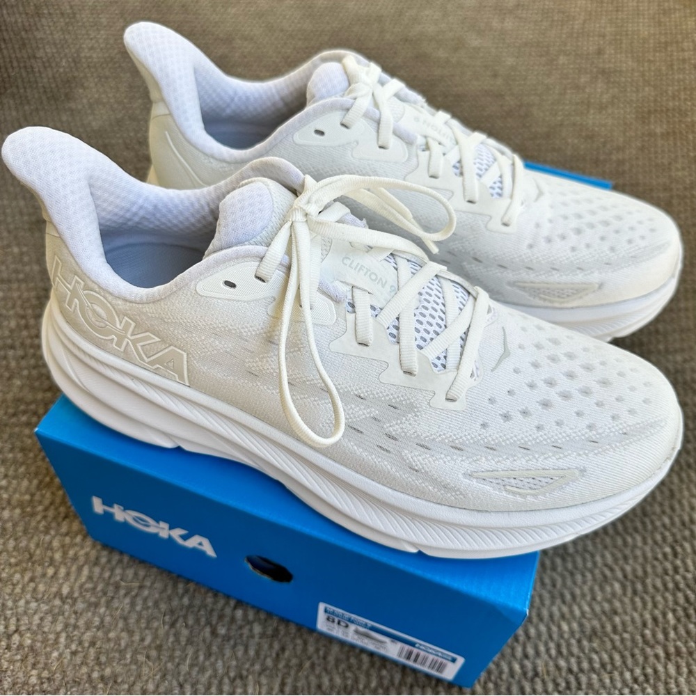 HOKA Clifton 9 Men’s size 8 in White